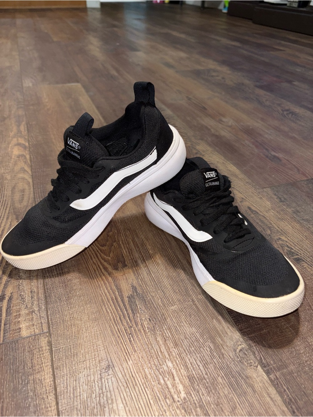 Vans UltraRange Rapidweld Sneakers Black/White Men 6.5 Women 8 Comfort Shoes